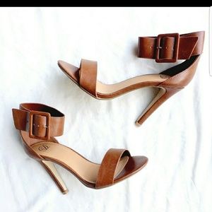 NIB Lulus Vodka S ankle strap heels